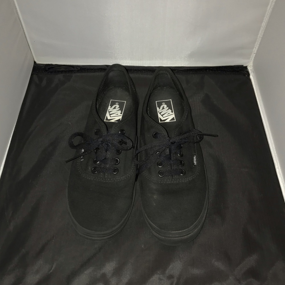 Black Vans Men’s 7.5 Women’s 9